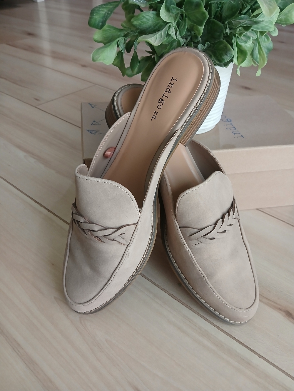 Indigo Women's Loafers In Taupe Color Size 9 With Box - Picture 7 of 8